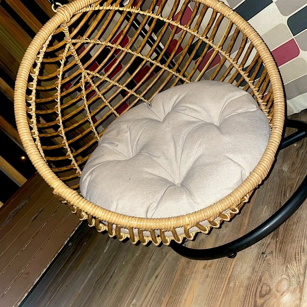 COPY - Kitty swinging bed